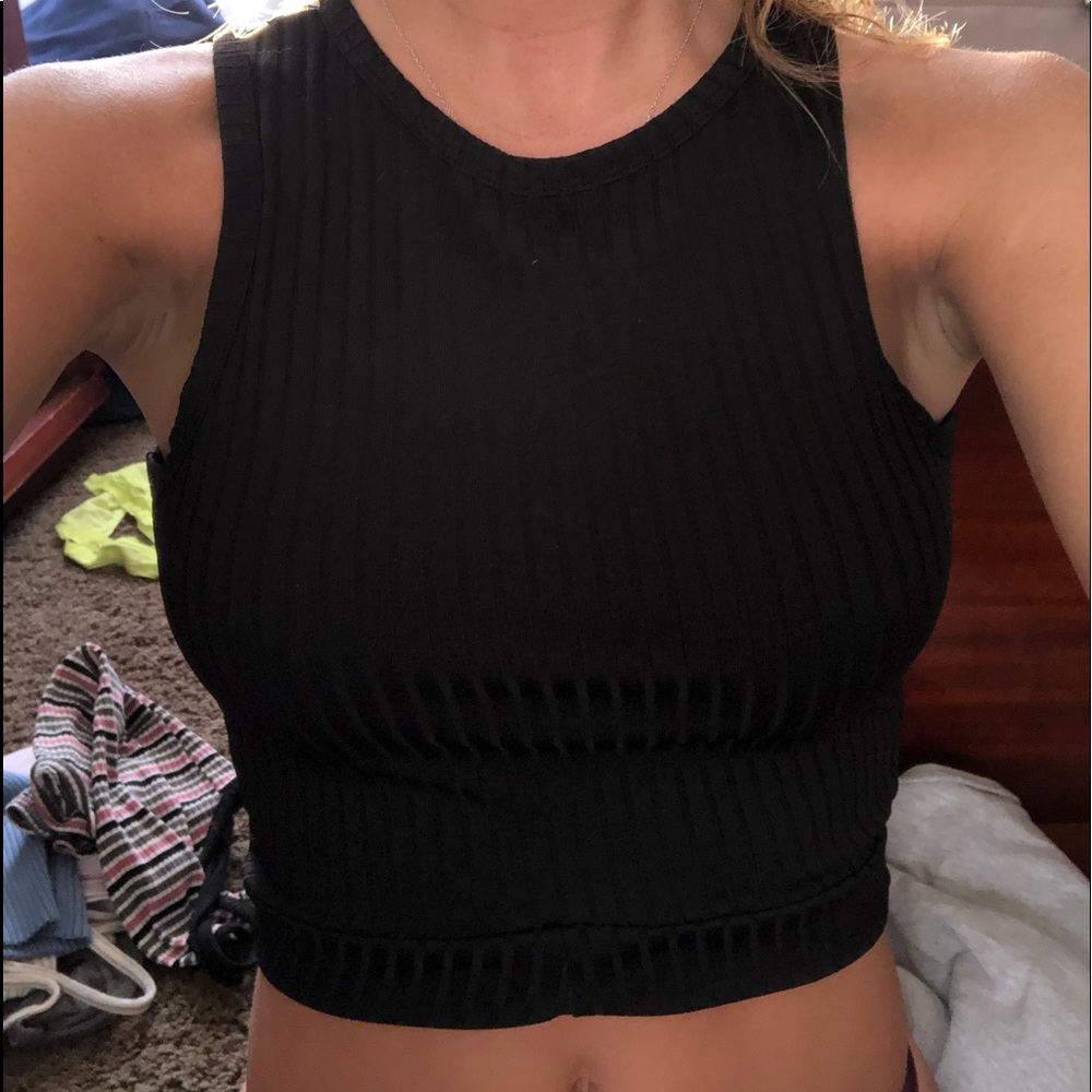 Black tank - Picture 2 of 2